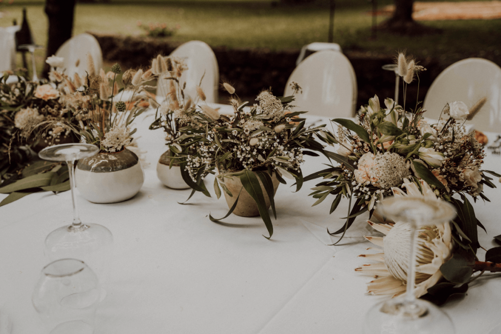 wedding-table-set-outdoor-wedding