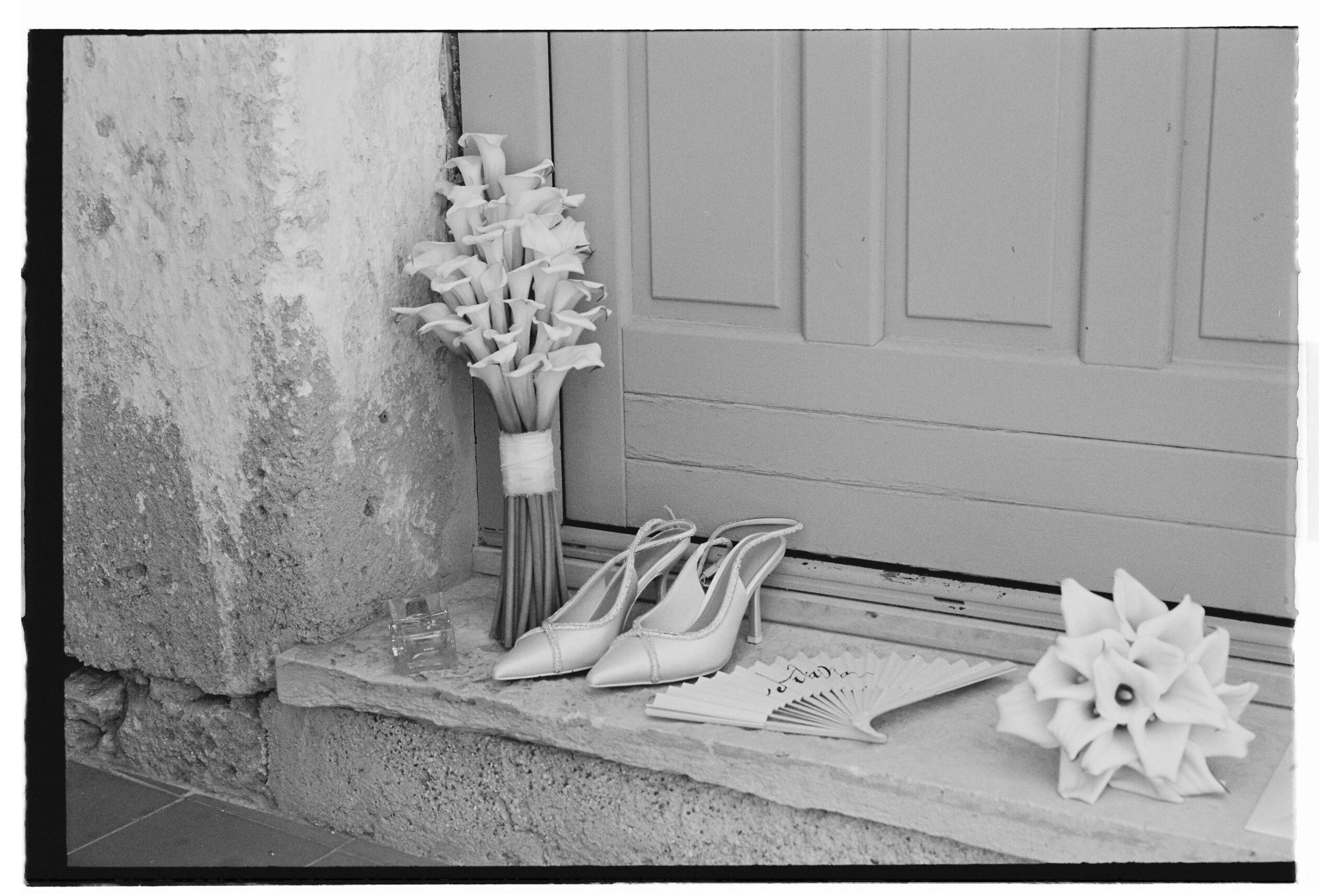 modern wedding bouquet with calla lilies